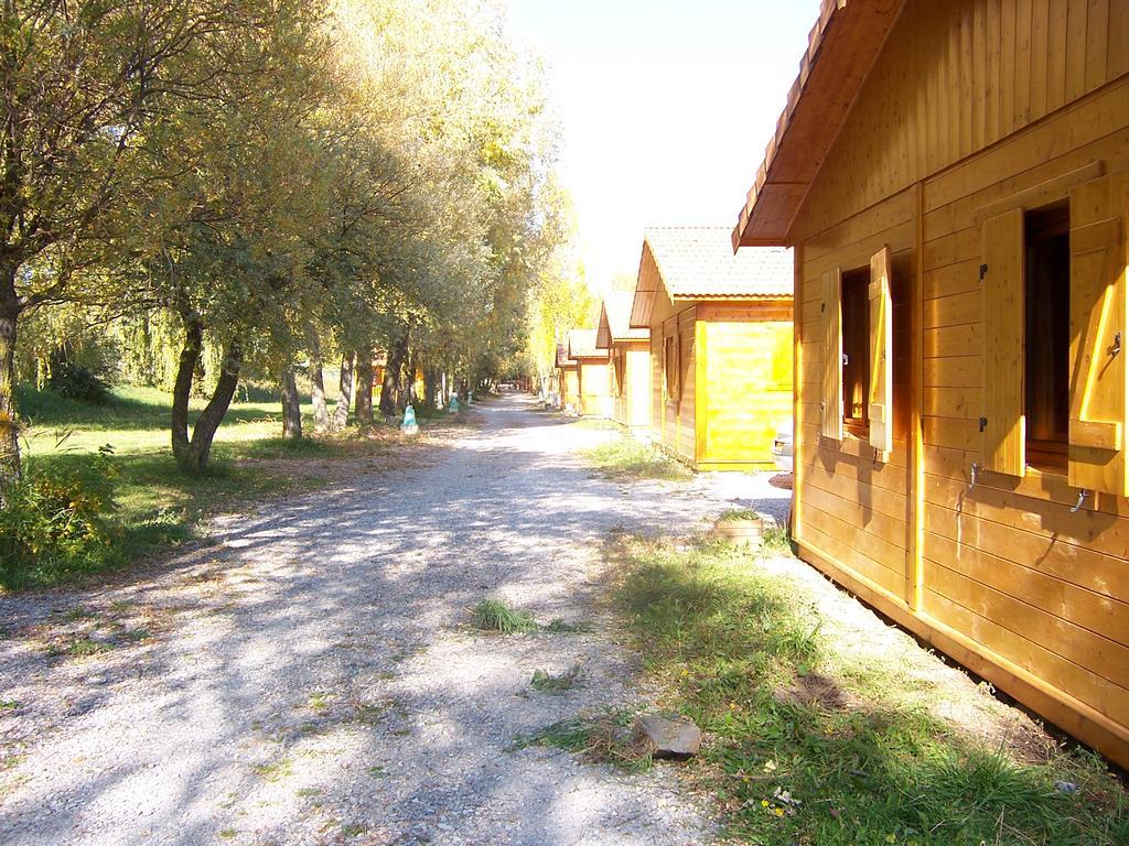 Camping La Motte Flottante La Freissinouse Екстериор снимка
