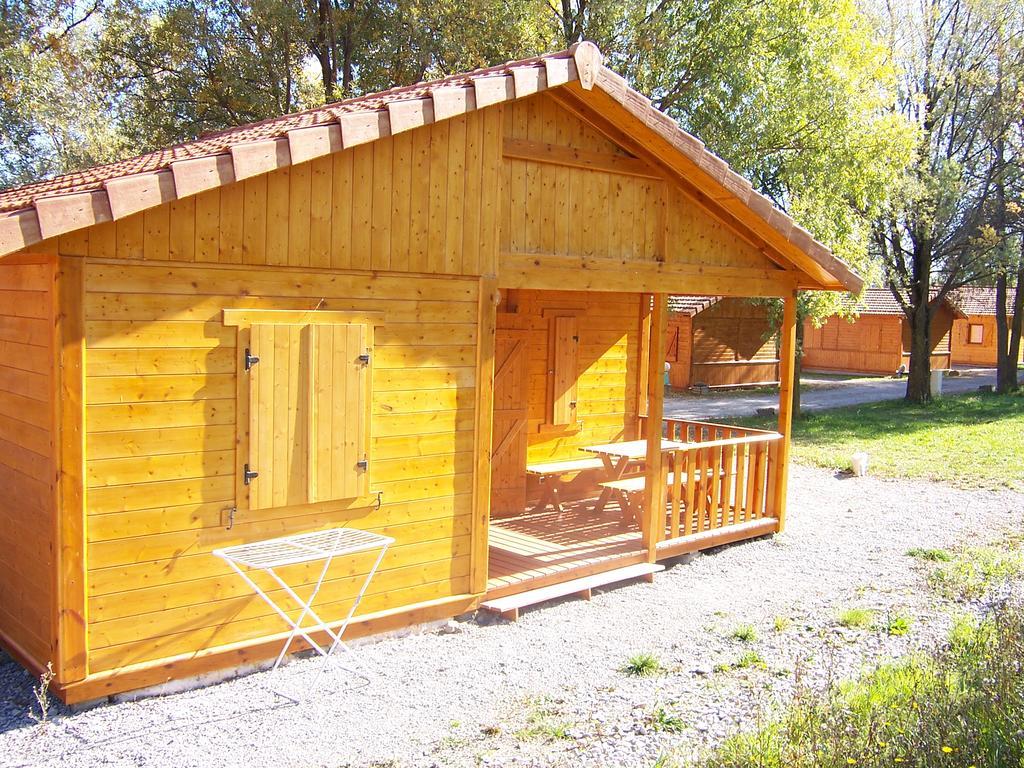 Camping La Motte Flottante La Freissinouse Екстериор снимка