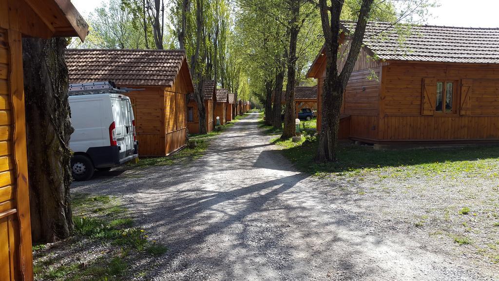 Camping La Motte Flottante La Freissinouse Екстериор снимка
